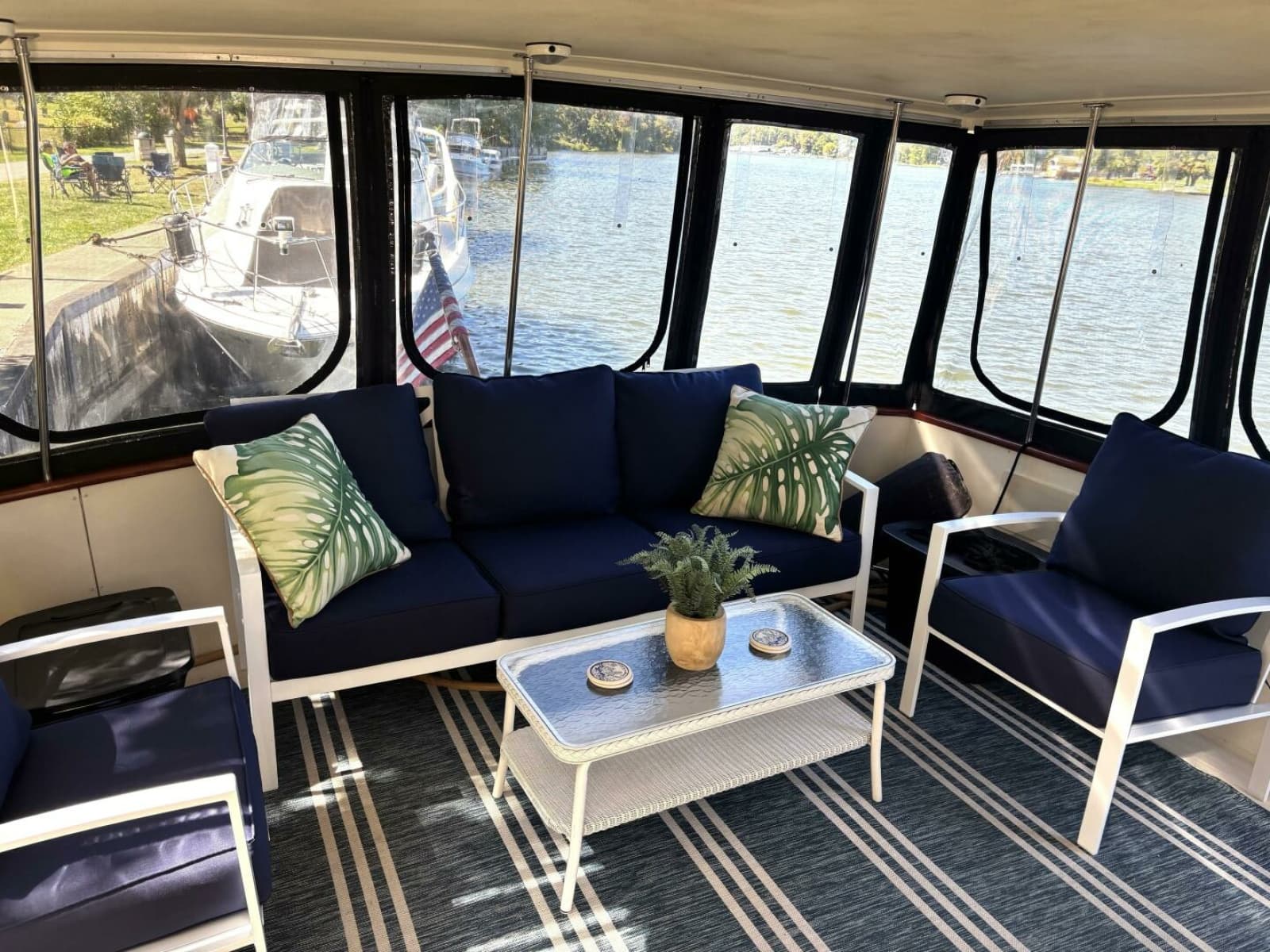 1987 Viking Motor Yacht - Photo 21