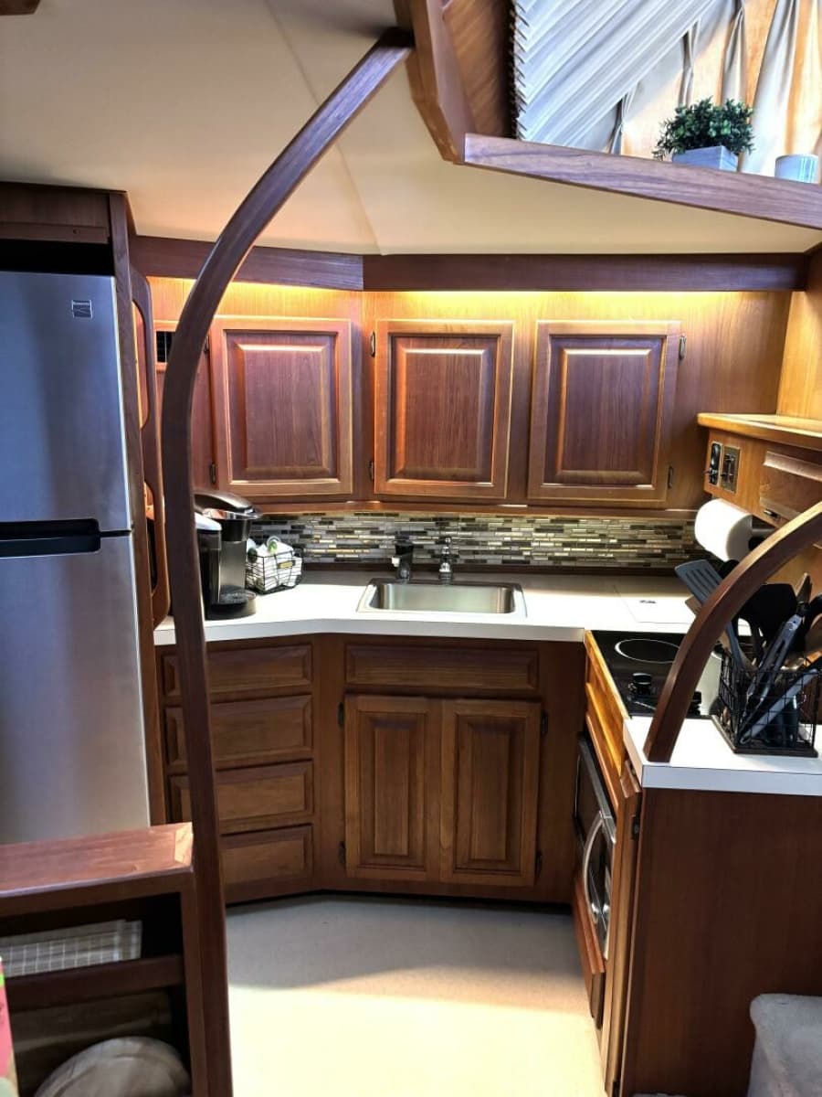 1987 Viking Motor Yacht - Photo 51
