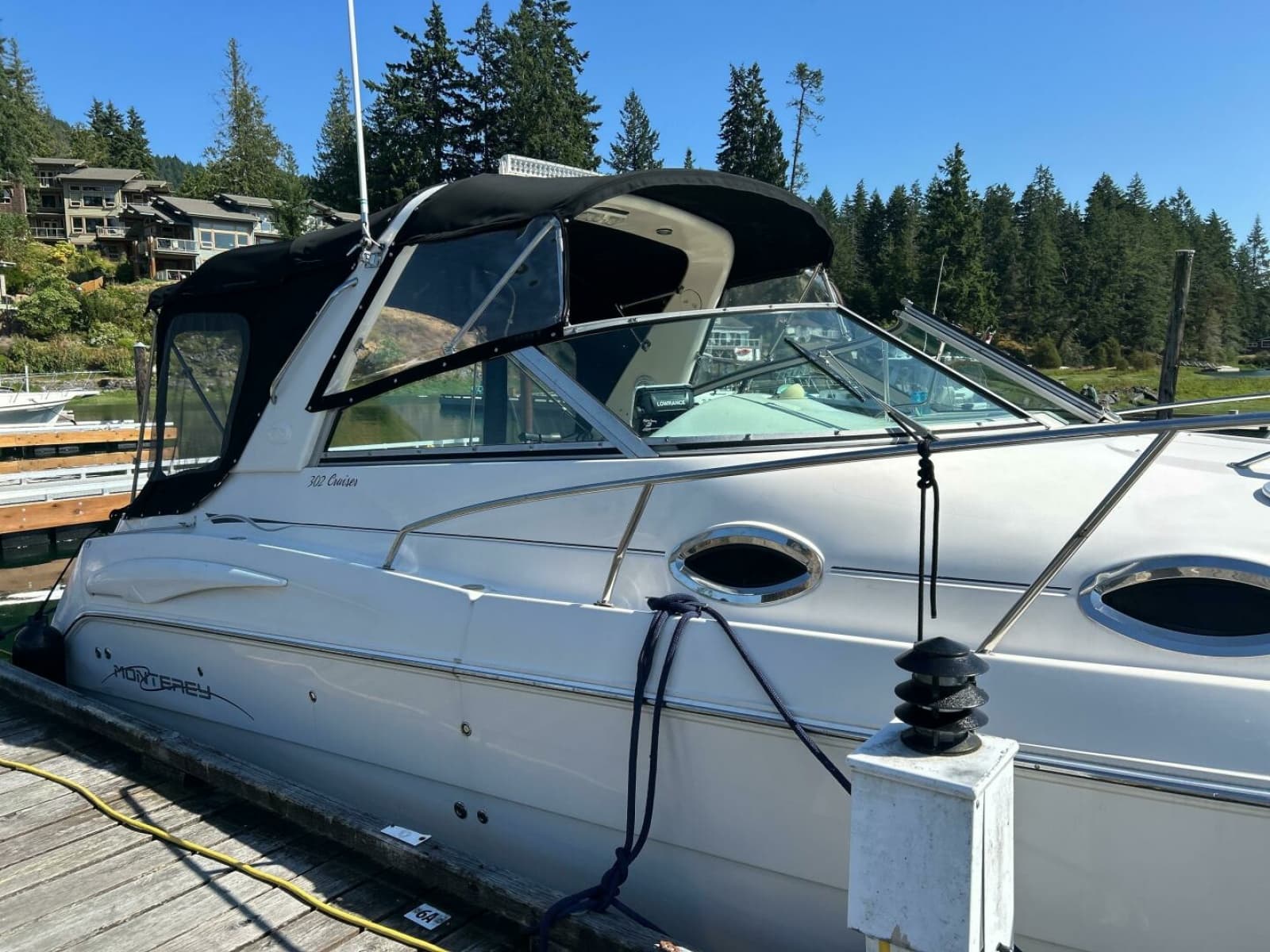2003 Monterey 302 Cruiser - Photo 2