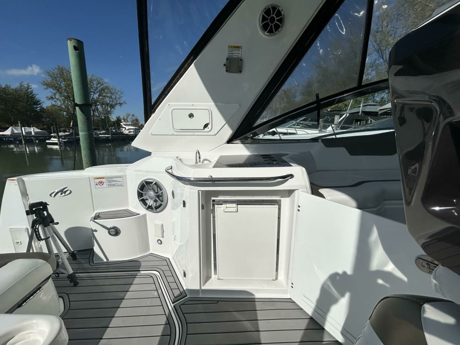 2015 Monterey 355 Sport Yacht - Photo 23