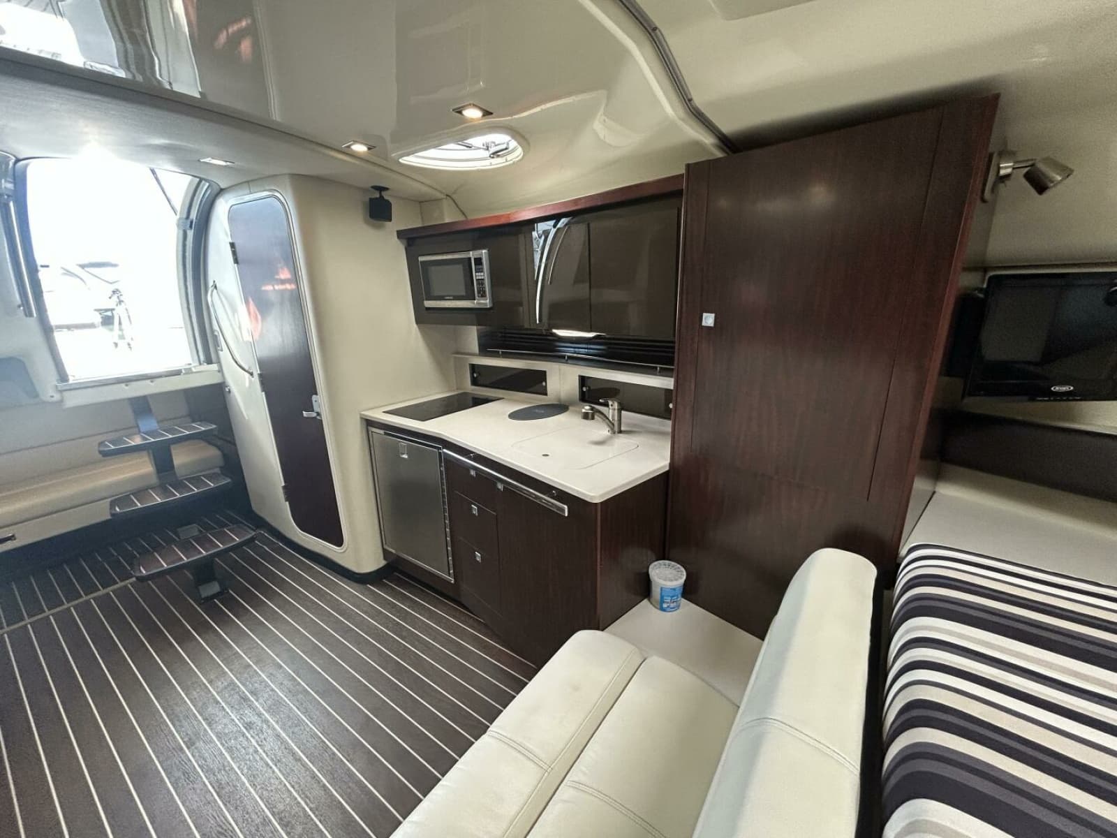 2015 Monterey 355 Sport Yacht - Photo 57