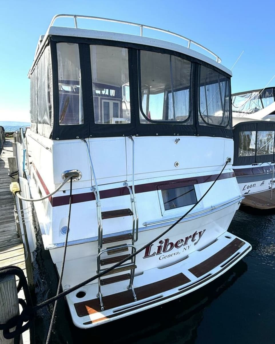 1987 Viking Motor Yacht - Photo 7