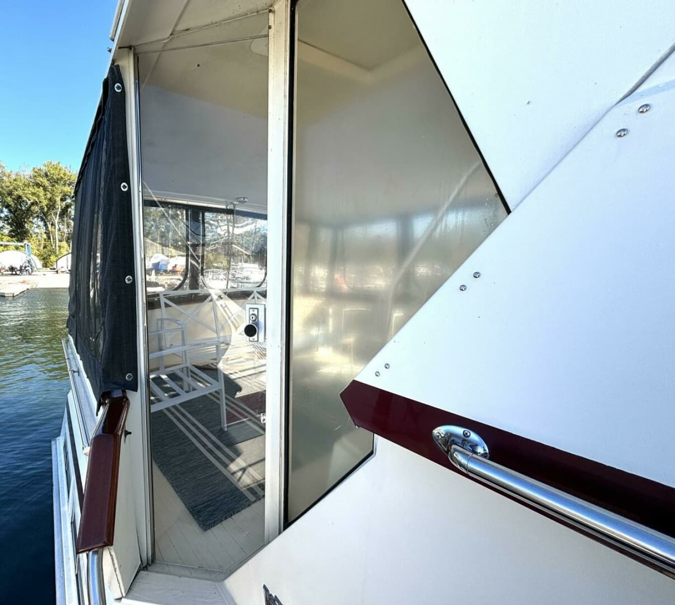 1987 Viking Motor Yacht - Photo 17