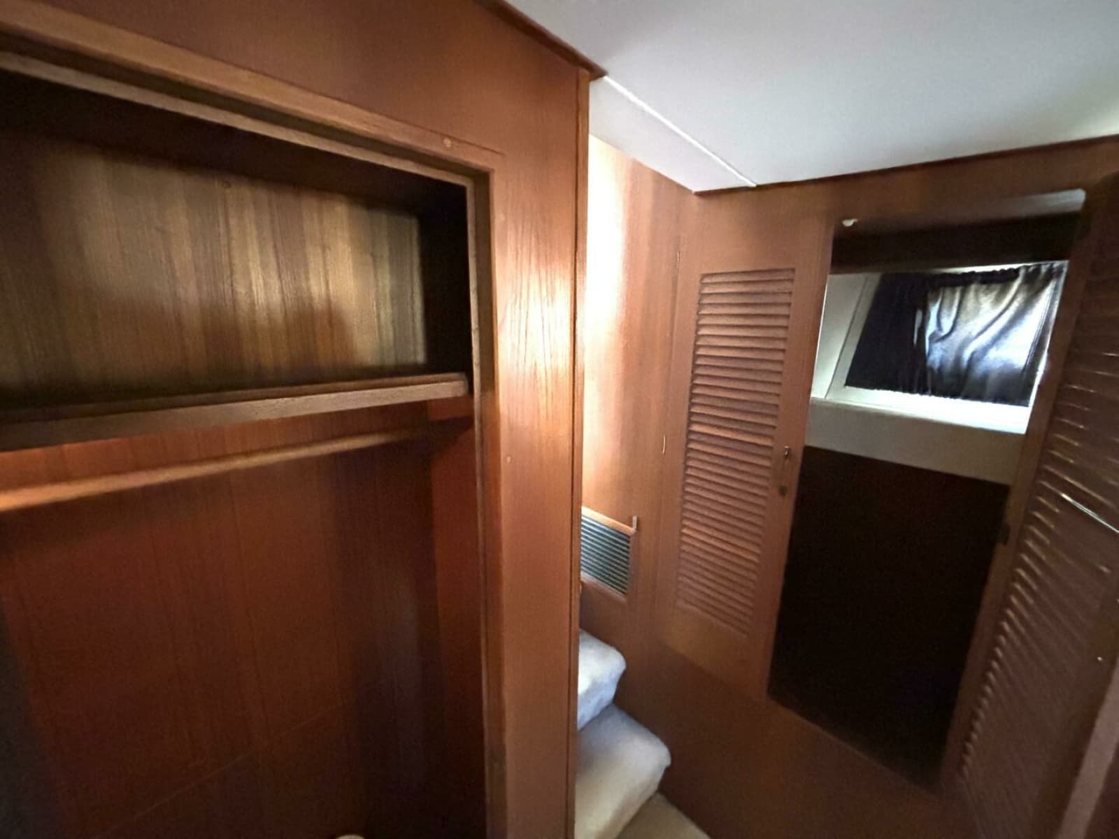 1987 Viking Motor Yacht - Photo 62