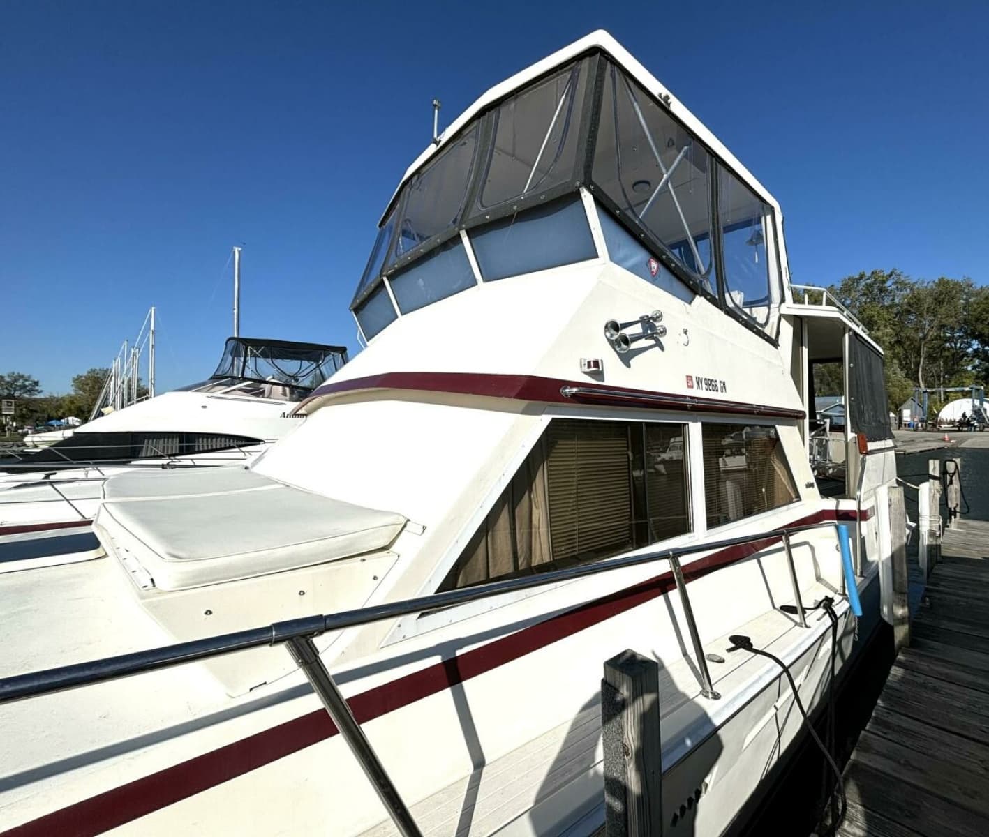1987 Viking Motor Yacht - Photo 6