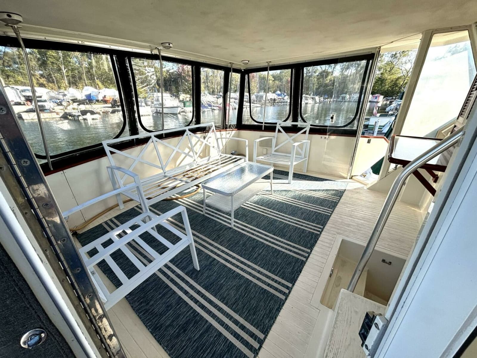 1987 Viking Motor Yacht - Photo 18