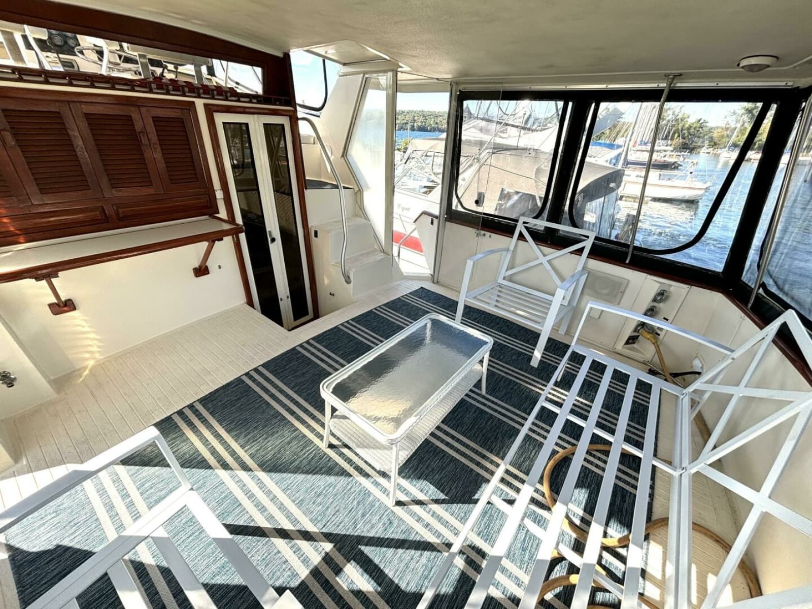 1987 Viking Motor Yacht - Photo 20