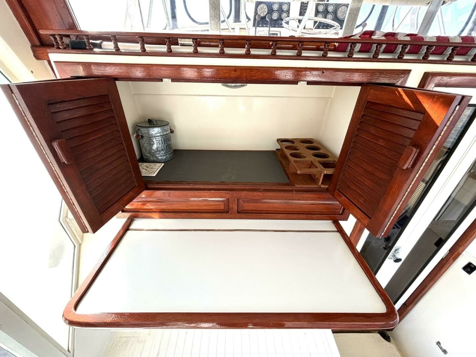 1987 Viking Motor Yacht - Photo 24