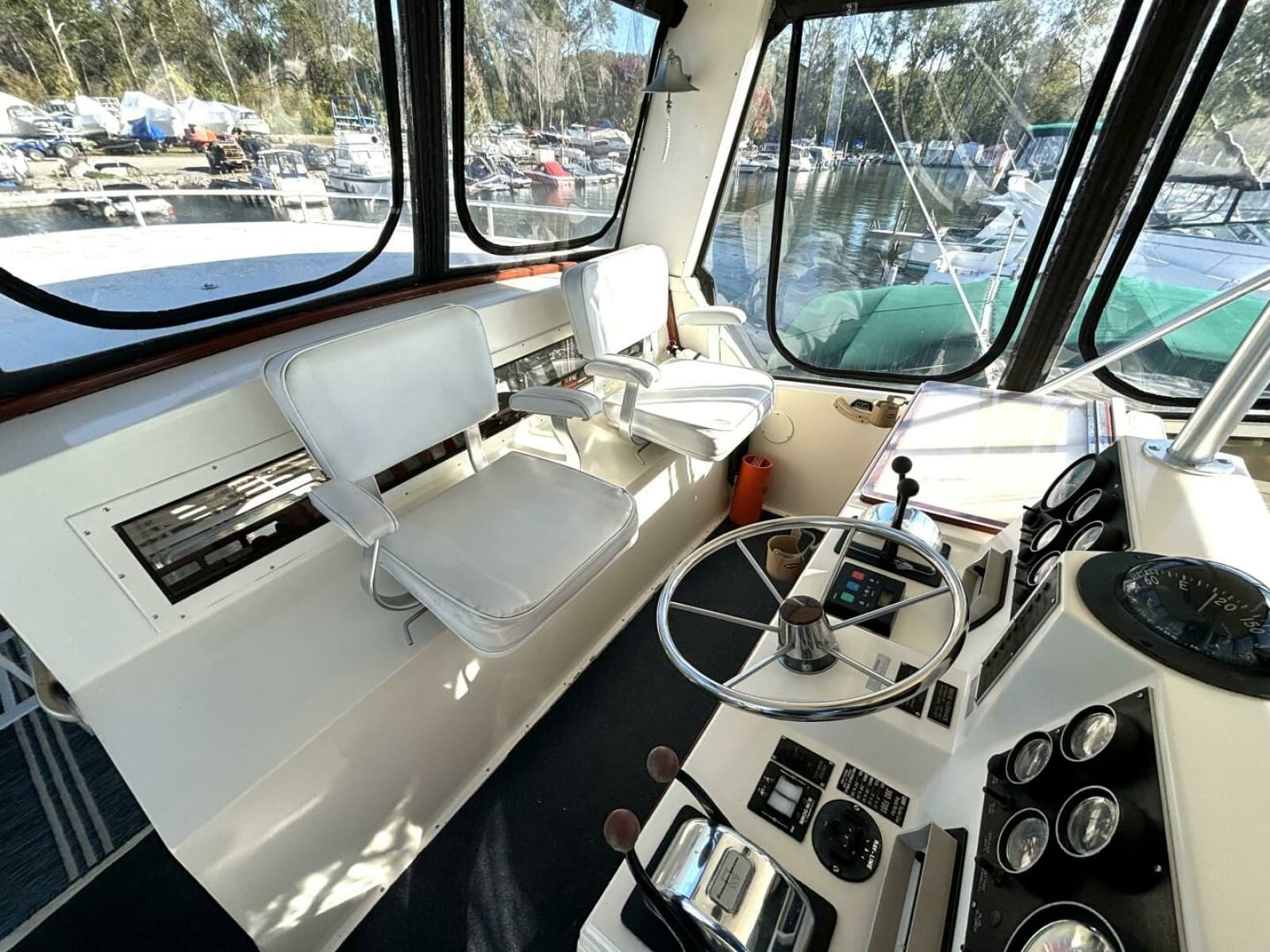 1987 Viking Motor Yacht - Photo 28