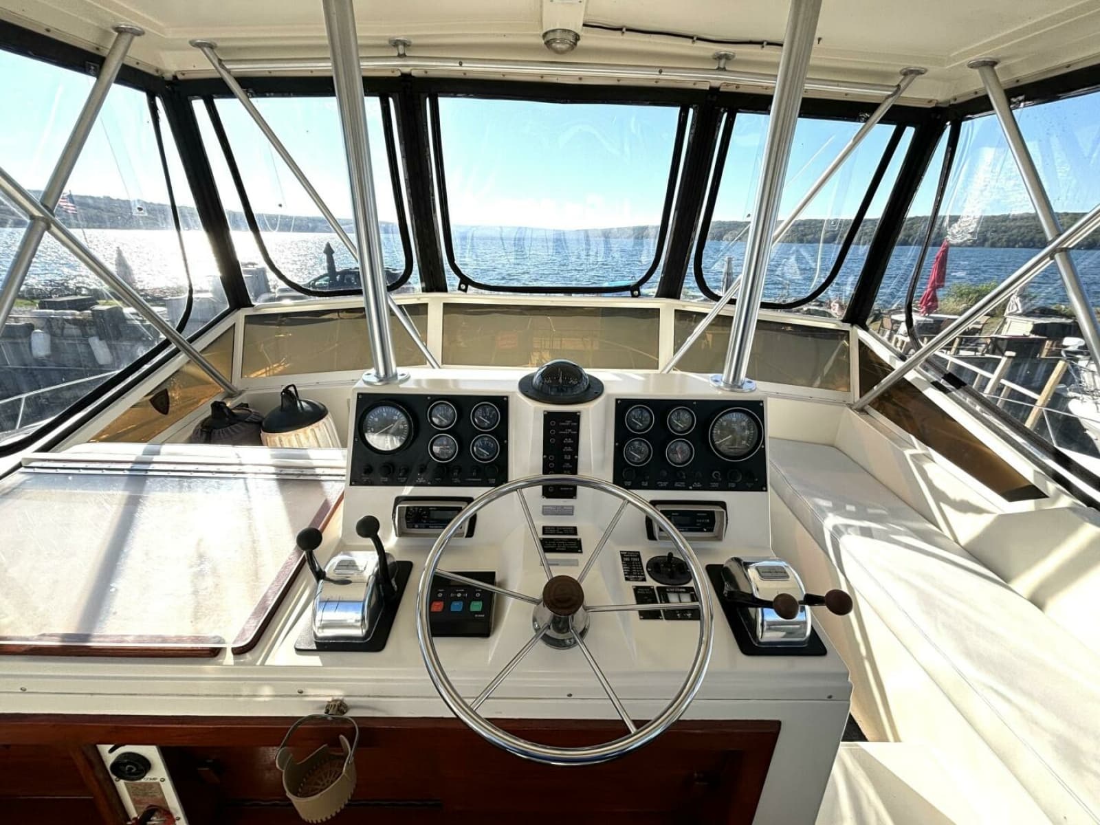 1987 Viking Motor Yacht - Photo 29