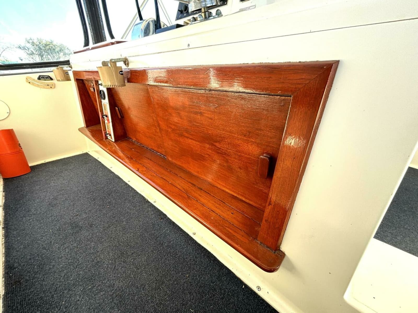 1987 Viking Motor Yacht - Photo 34