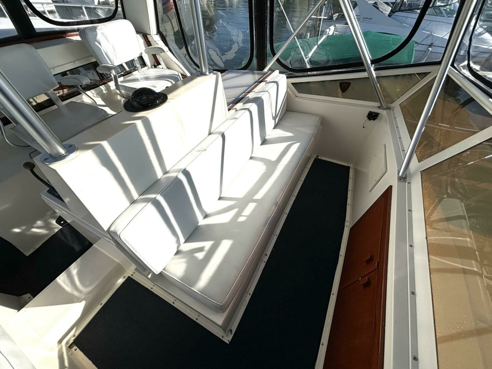 1987 Viking Motor Yacht - Photo 35
