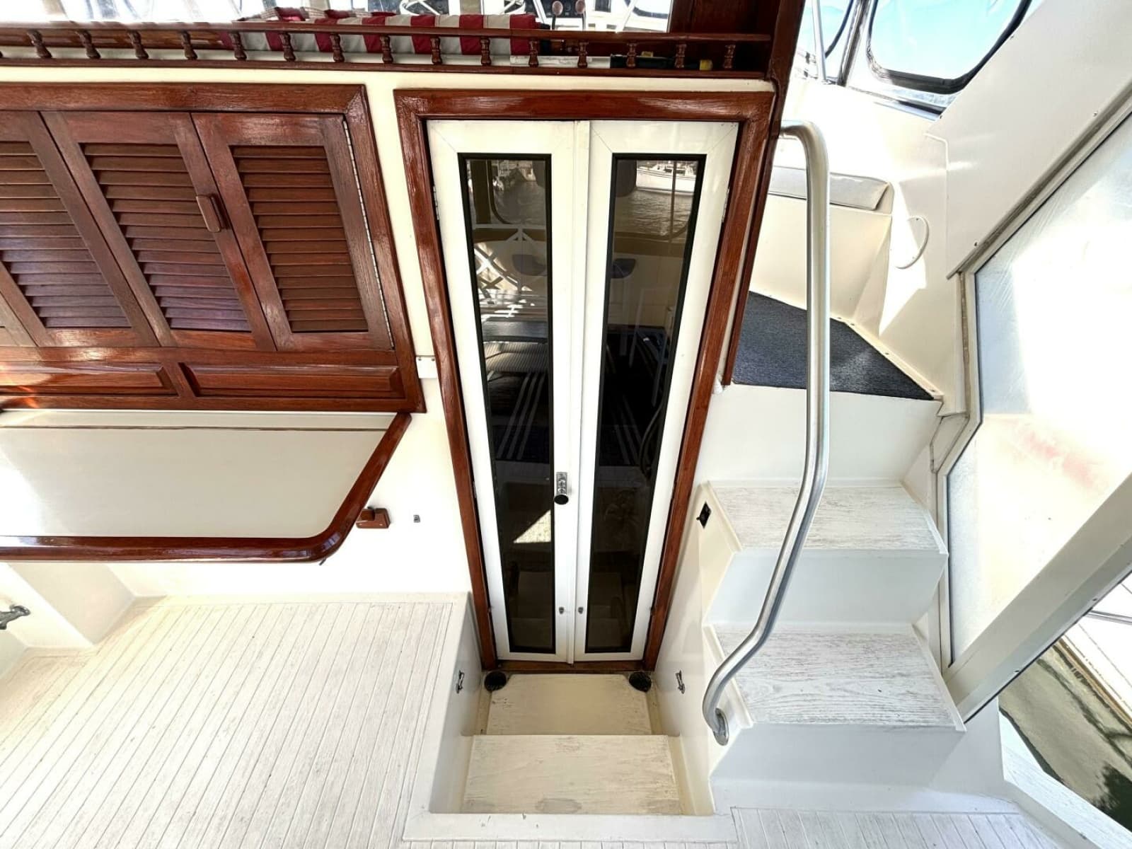 1987 Viking Motor Yacht - Photo 39