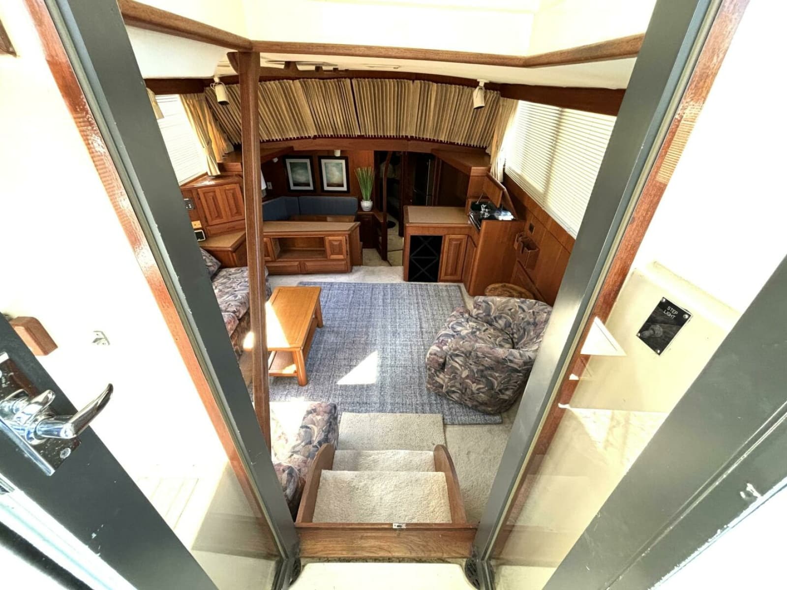 1987 Viking Motor Yacht - Photo 40