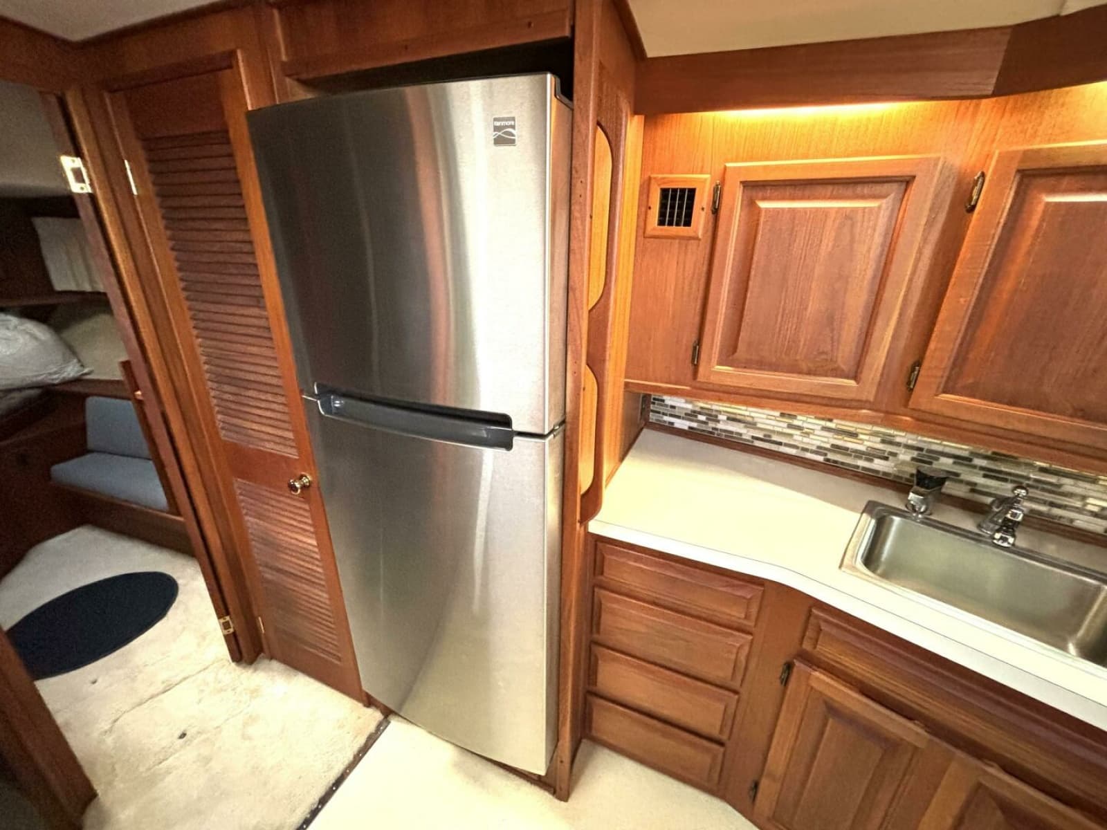 1987 Viking Motor Yacht - Photo 52