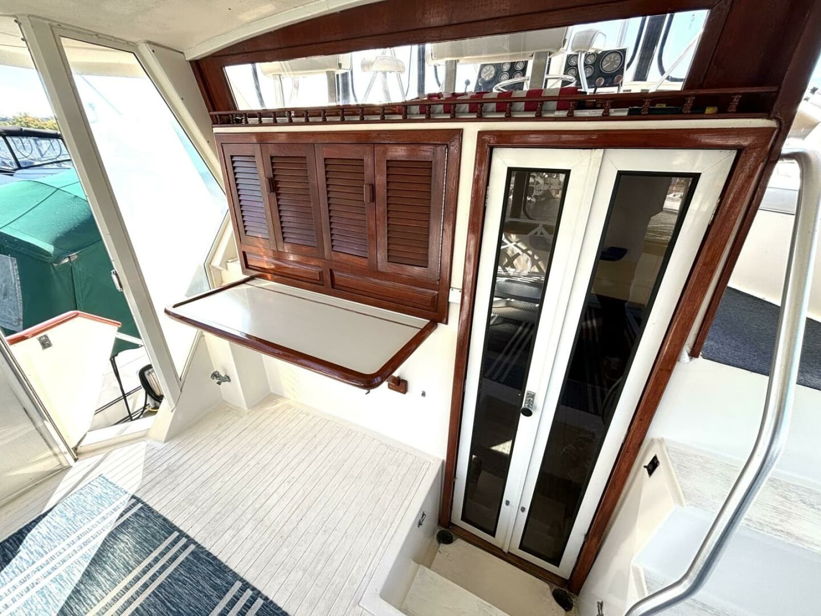 1987 Viking Motor Yacht - Photo 23