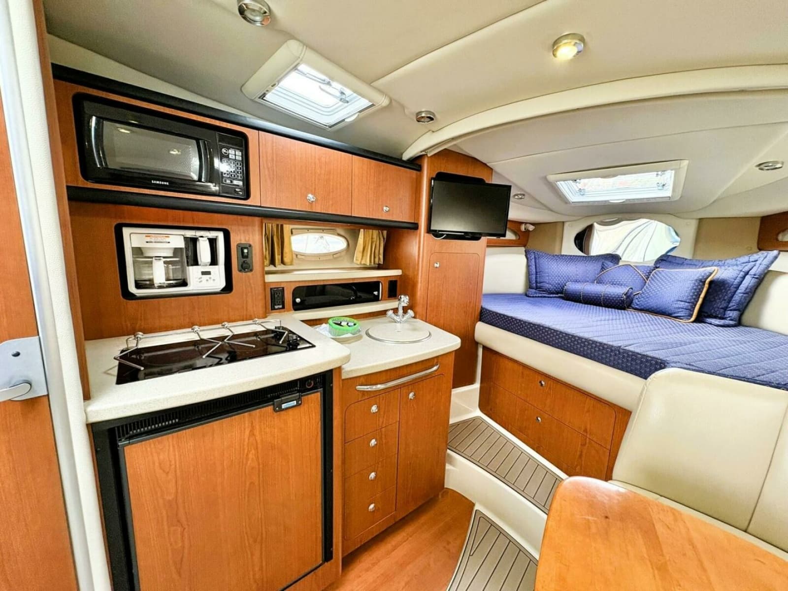 2004 Chaparral 310 SIGNATURE - Photo 32