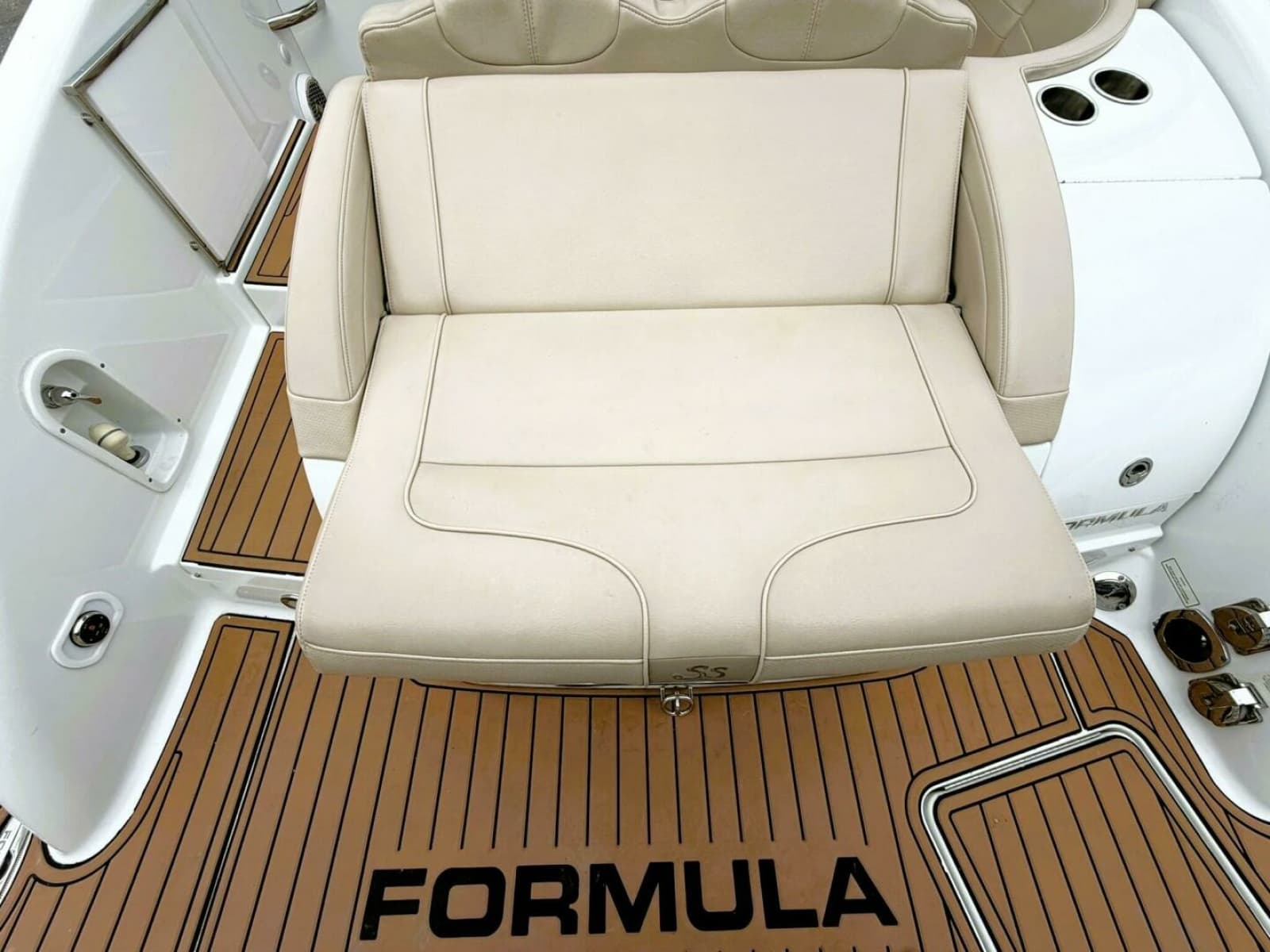 2011 Formula 310 SUN SPORT - Photo 13