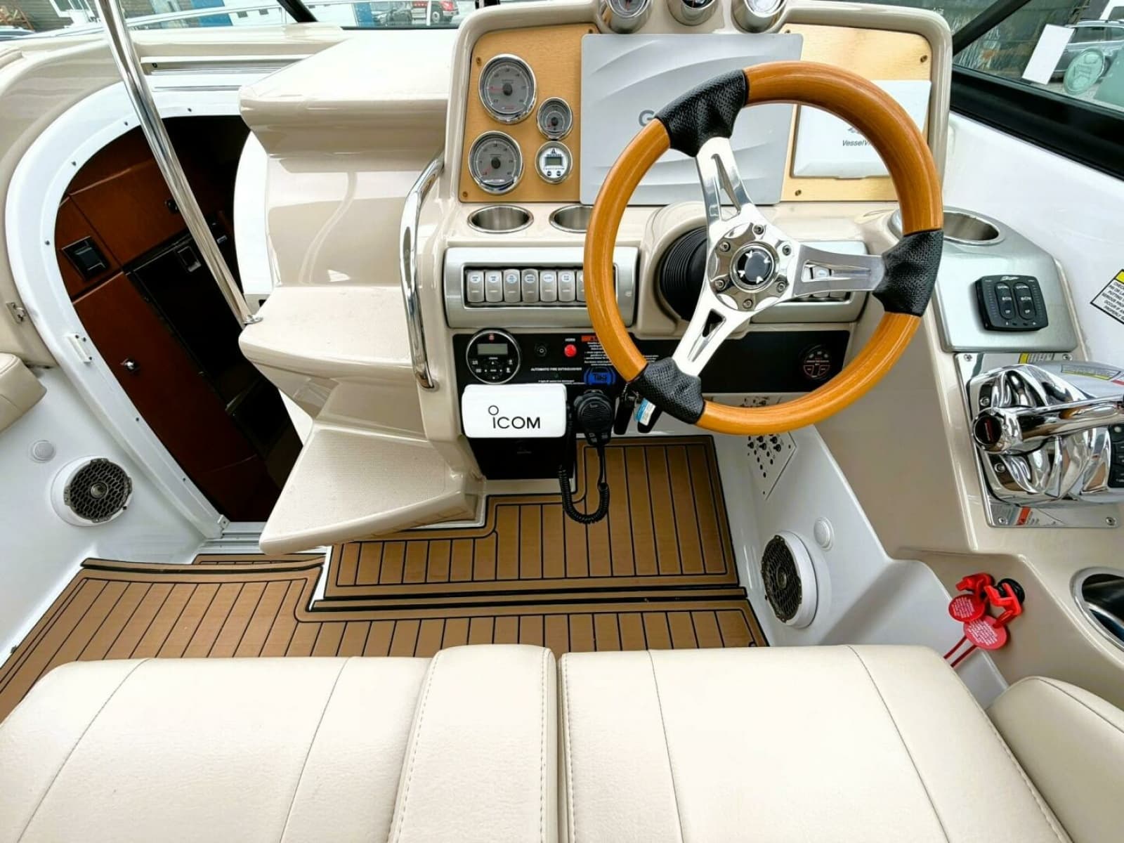 2011 Formula 310 SUN SPORT - Photo 20