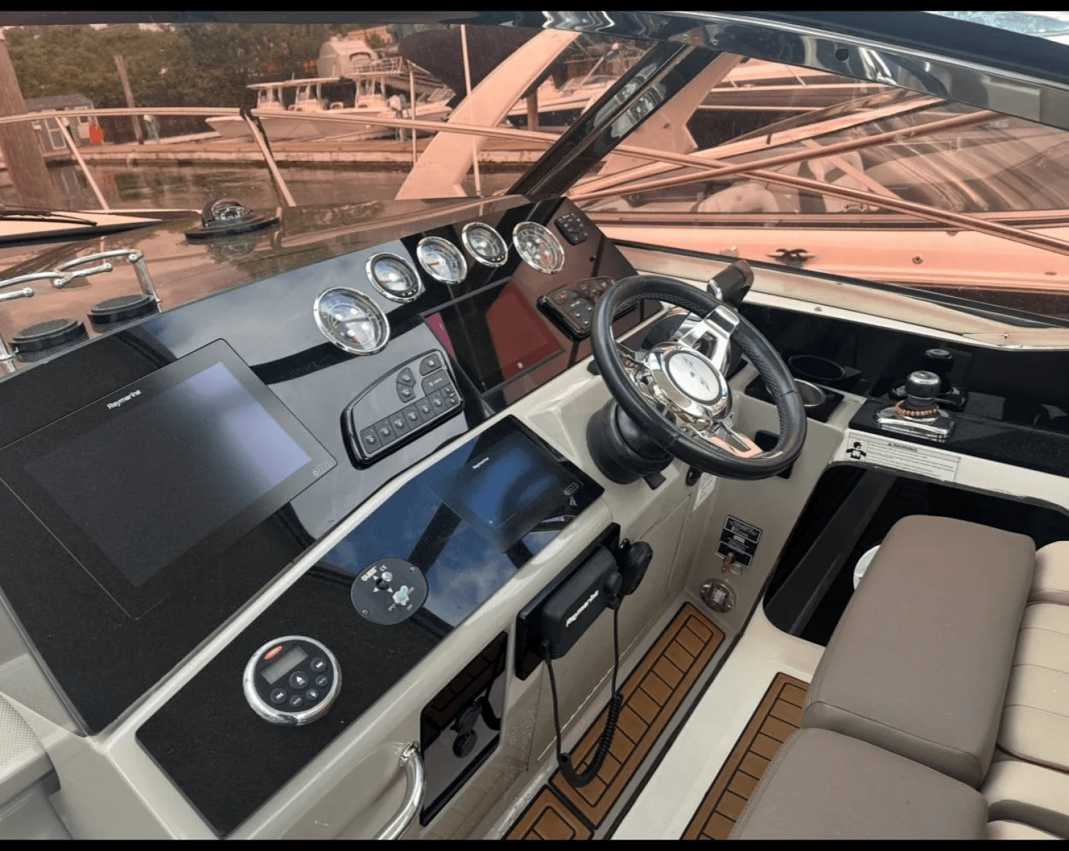 2016 Sea Ray 370 Sundancer - Photo 16