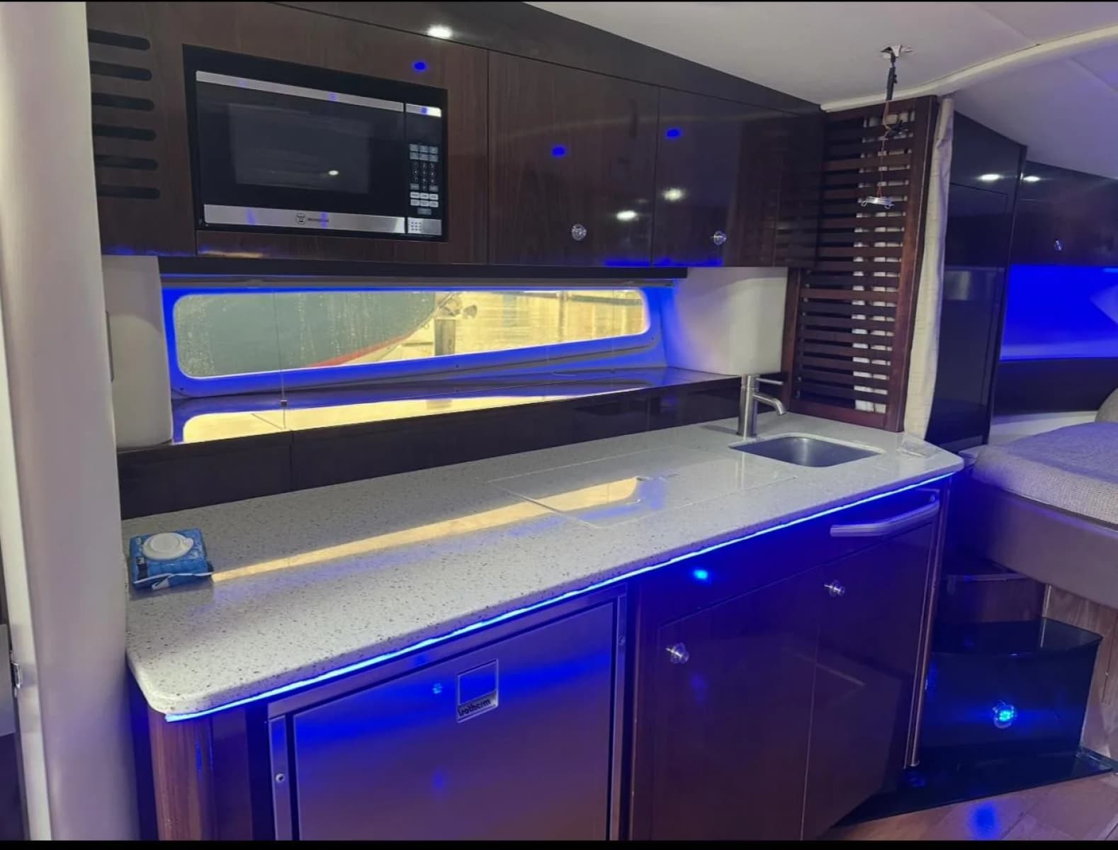 2016 Sea Ray 370 Sundancer - Photo 21
