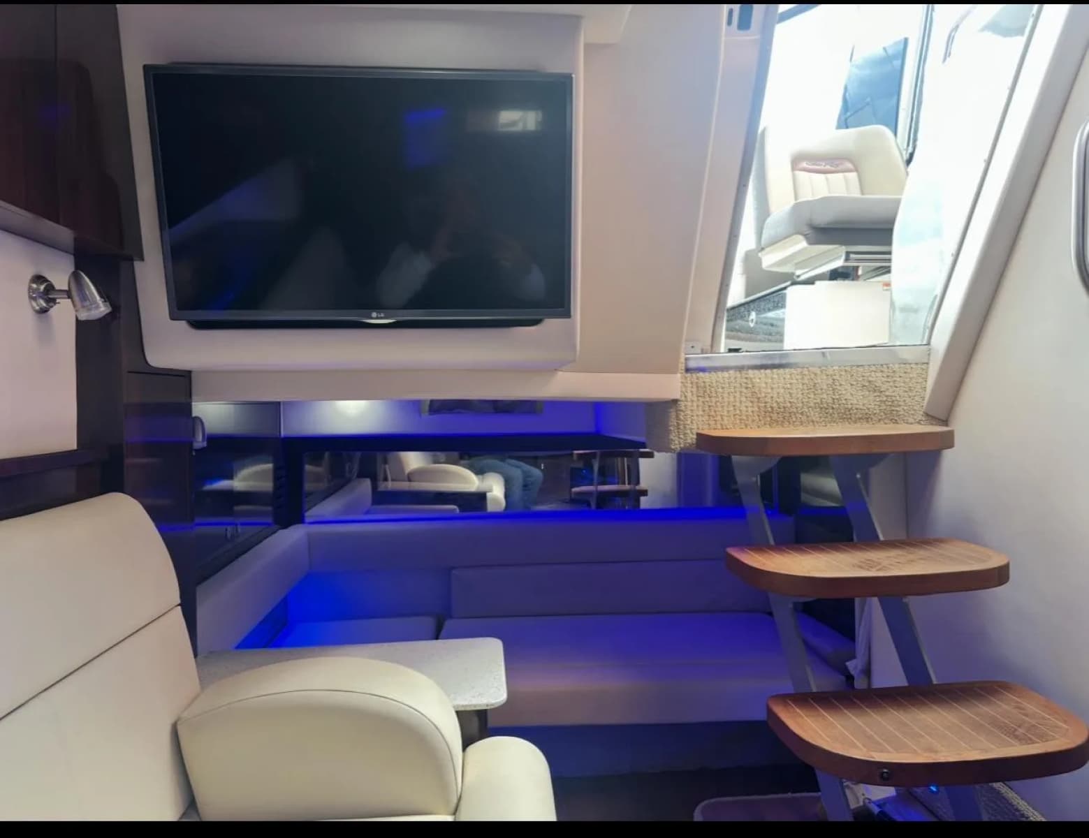 2016 Sea Ray 370 Sundancer - Photo 18