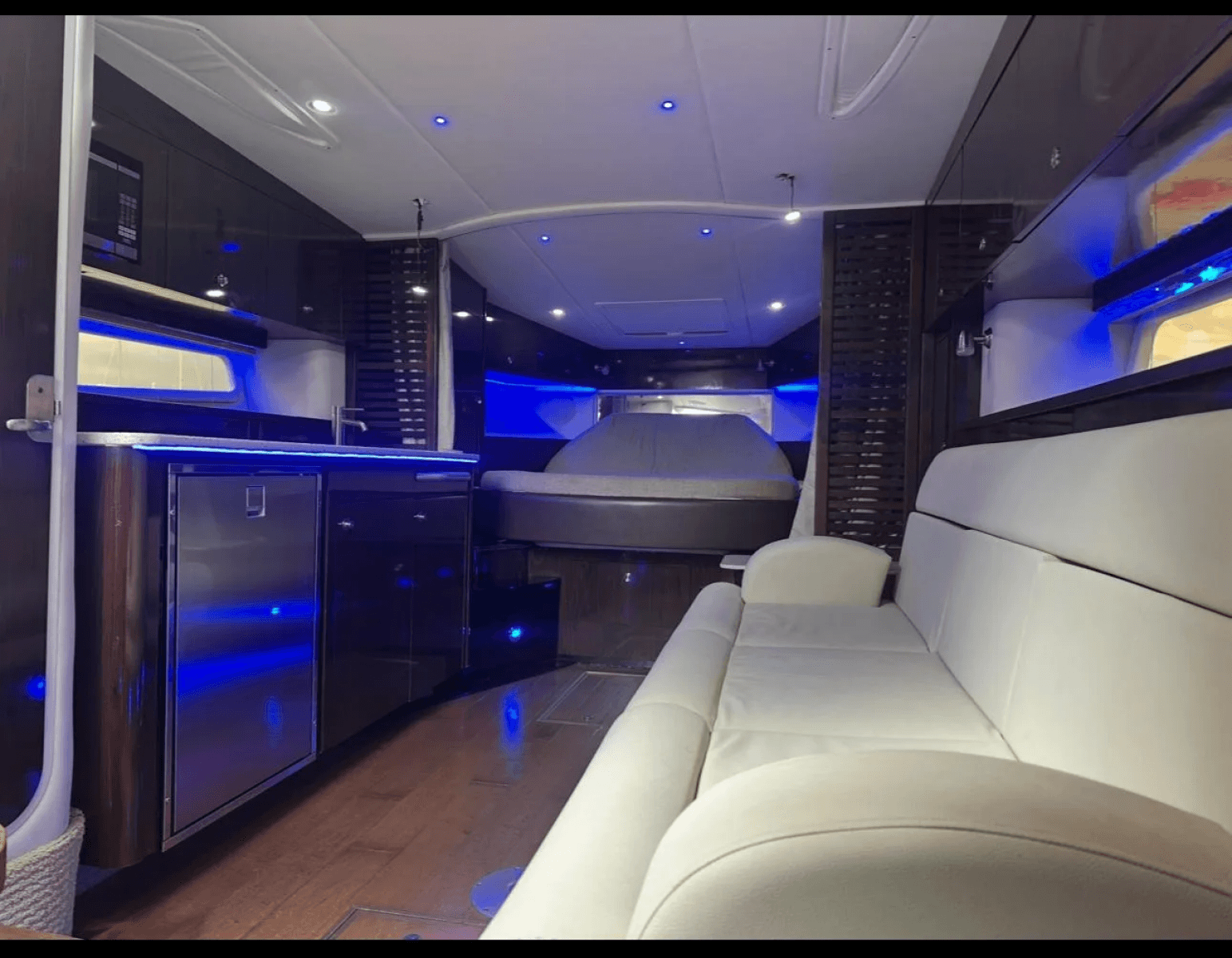 2016 Sea Ray 370 Sundancer - Photo 19