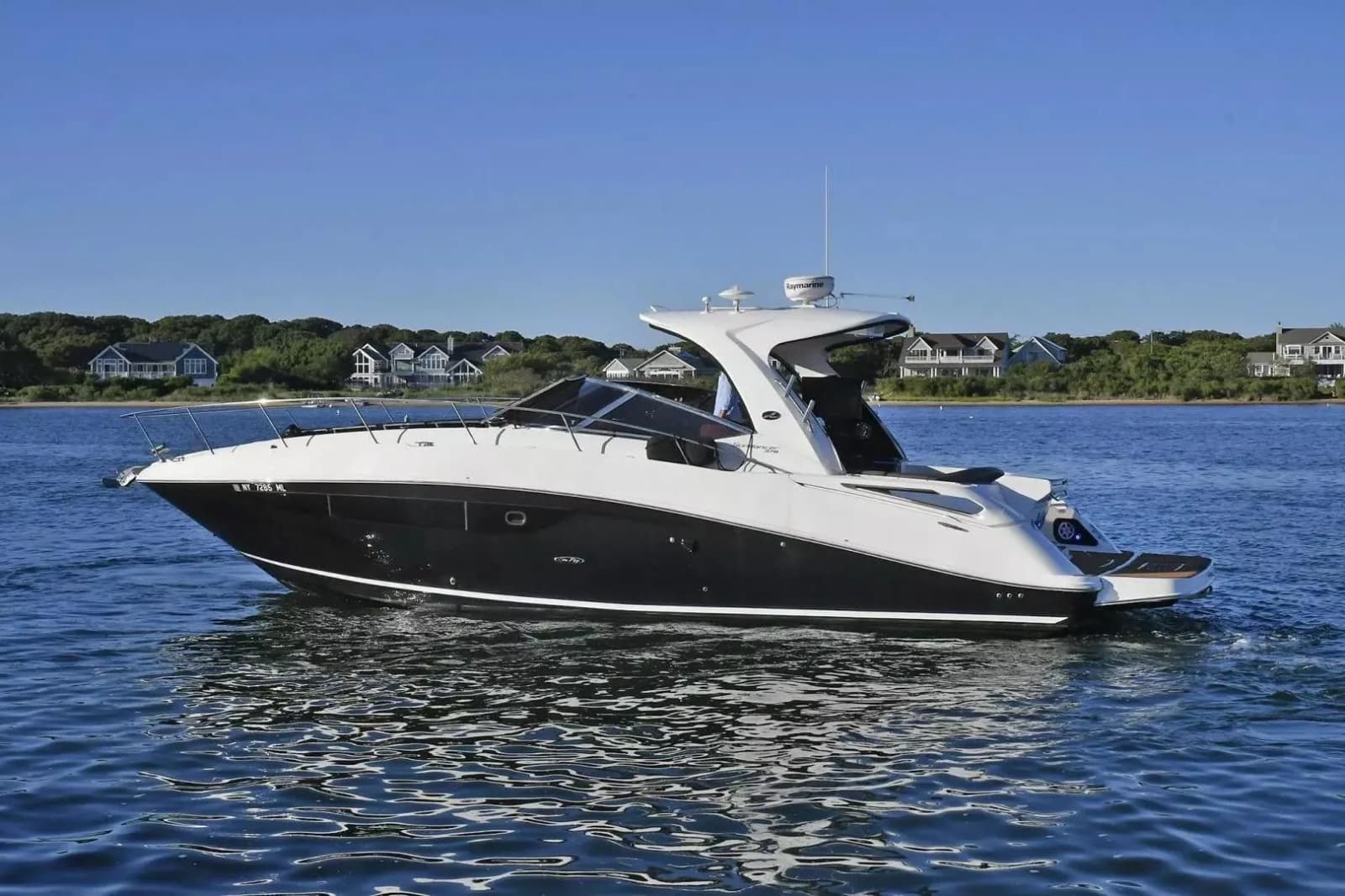 2016 Sea Ray 370 Sundancer - Photo 3
