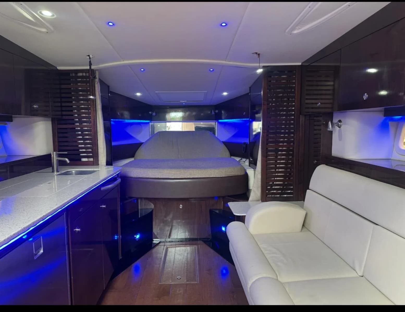 2016 Sea Ray 370 Sundancer - Photo 20