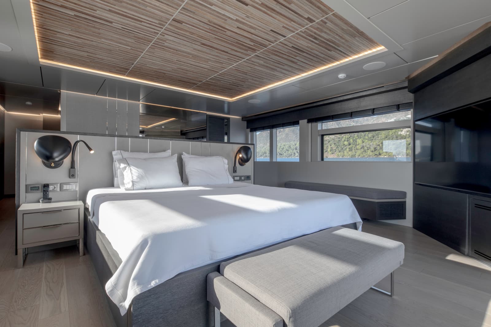 2019 Numarine 32XP - Photo 27