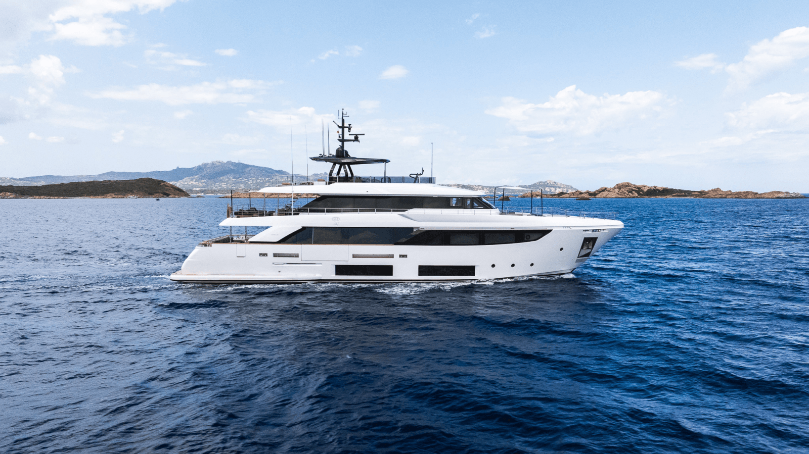 2024 Custom Line Navetta 33 - Photo 2