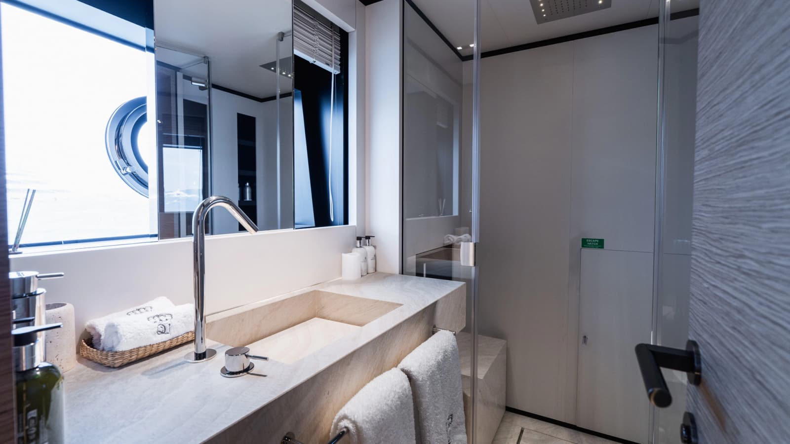 2024 Custom Line Navetta 33 - Photo 32