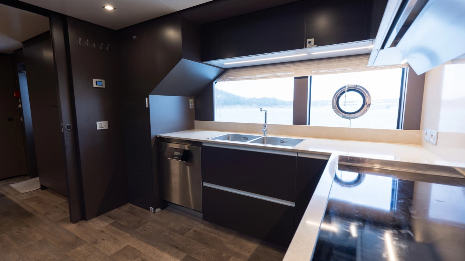 2024 Custom Line Navetta 33 - Photo 53