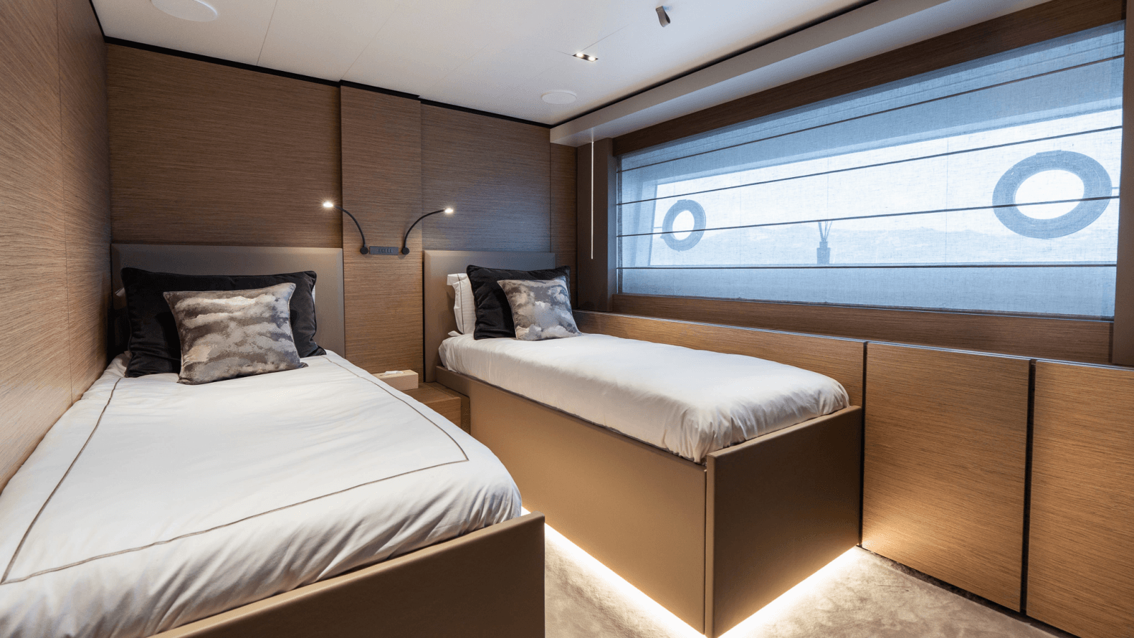2024 Custom Line Navetta 33 - Photo 31