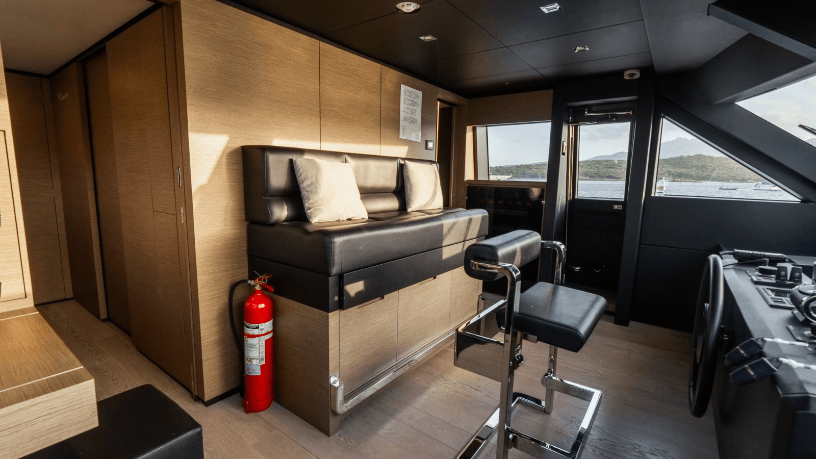 2024 Custom Line Navetta 33 - Photo 34