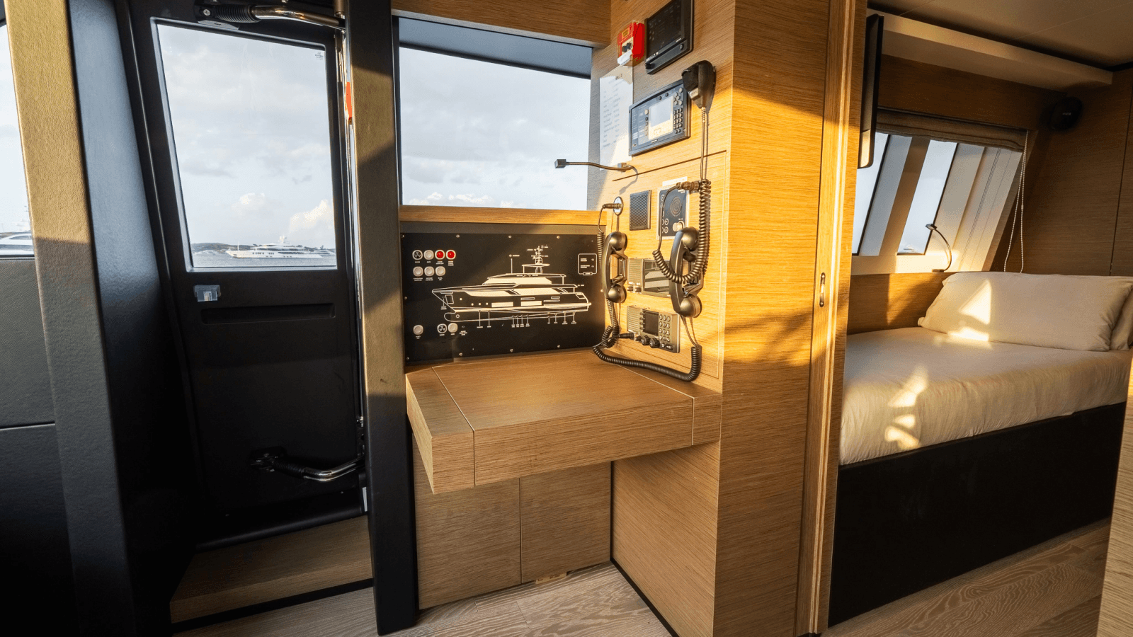 2024 Custom Line Navetta 33 - Photo 35