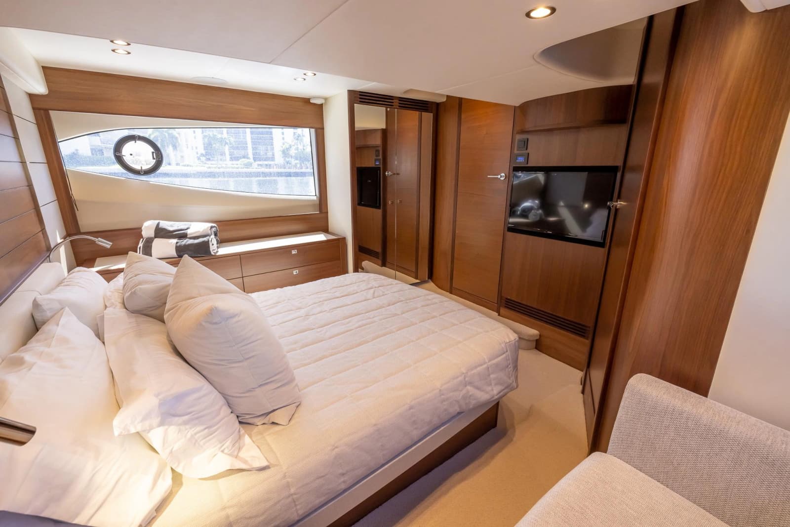 2020 Princess V50 - Photo 30