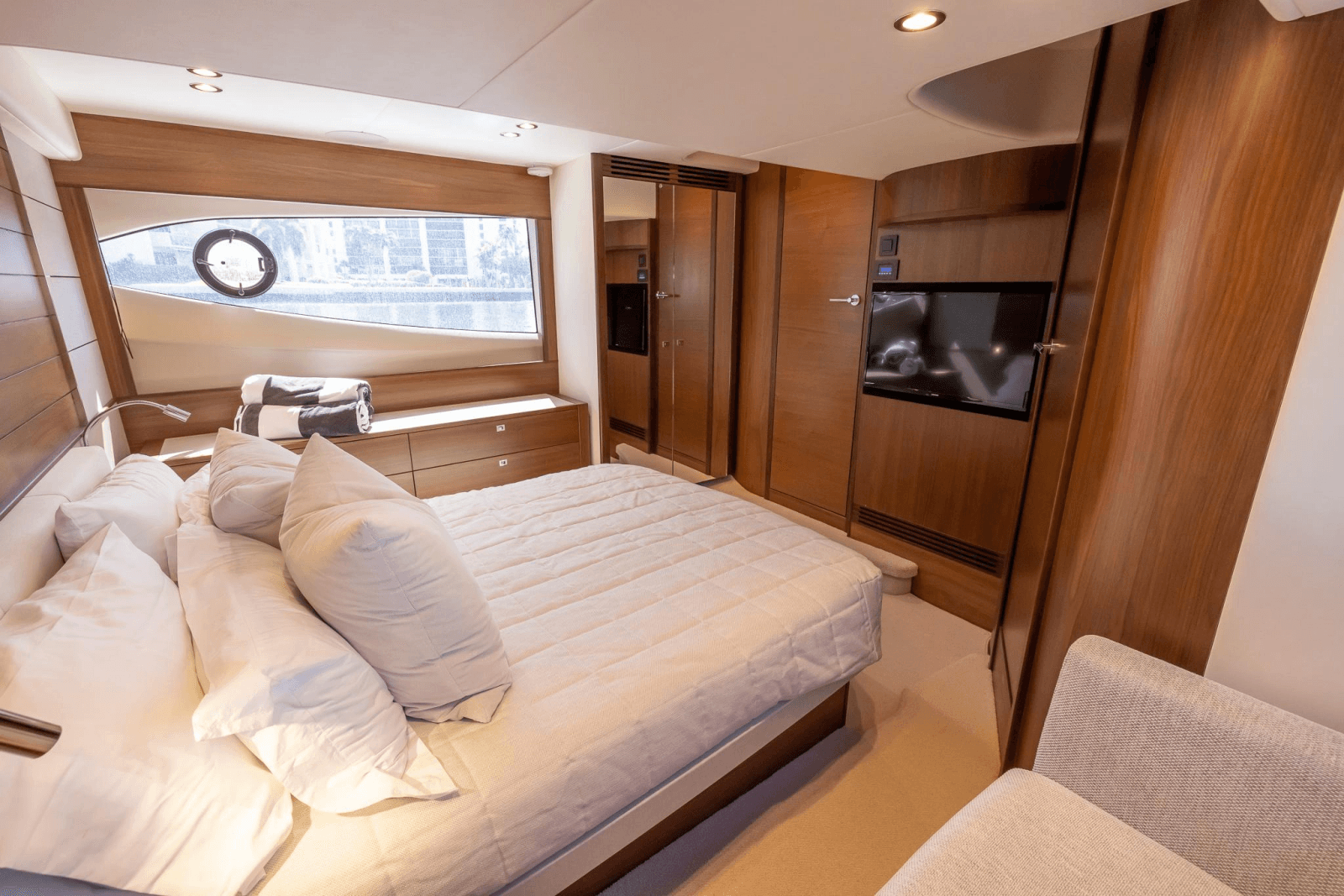 2020 Princess V50 - Photo 30