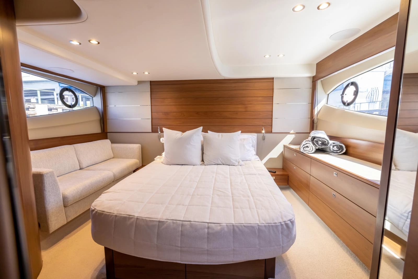 2020 Princess V50 - Photo 29