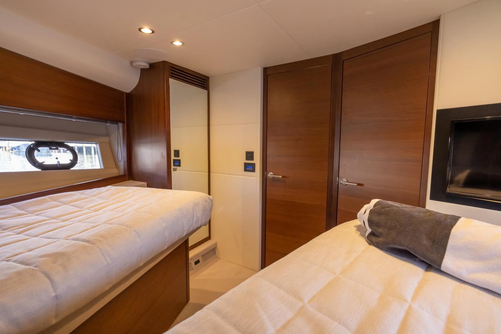 2020 Princess V50 - Photo 27
