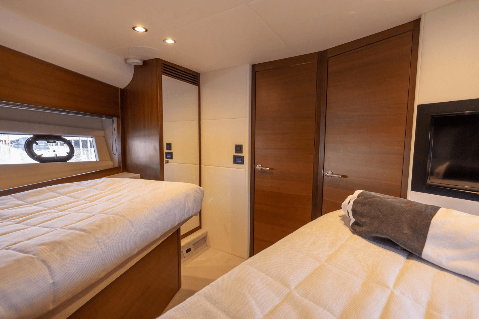 2020 Princess V50 - Photo 27
