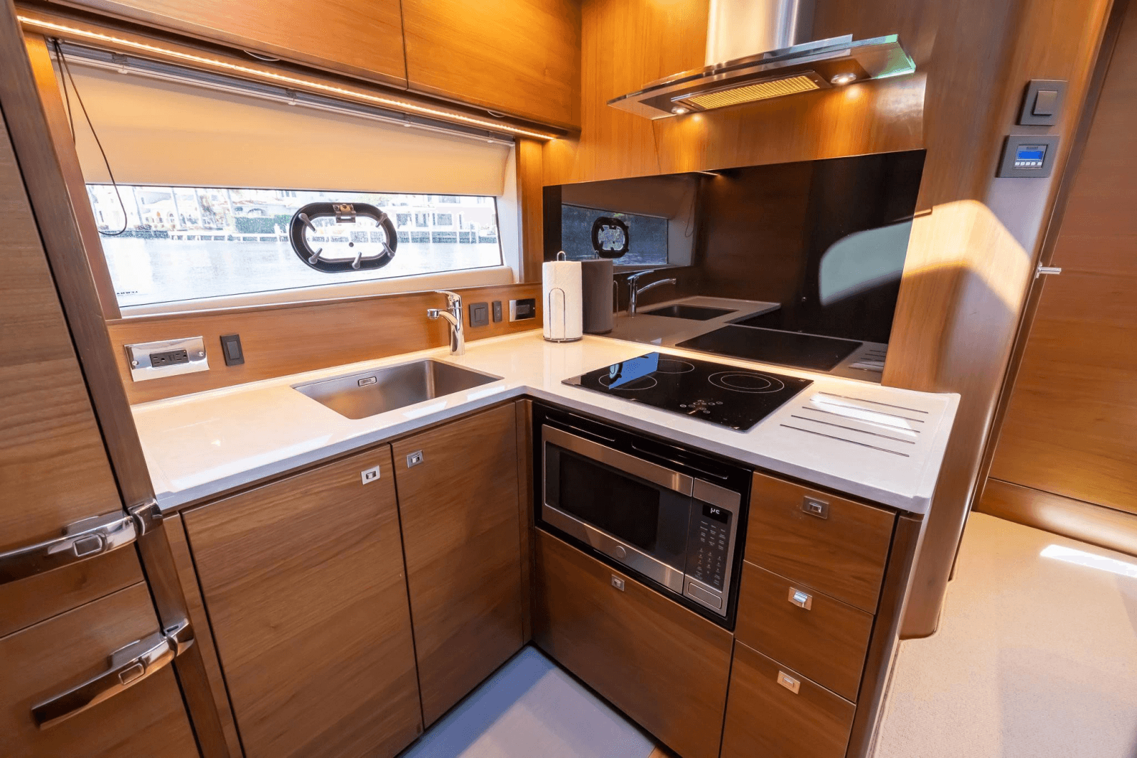 2020 Princess V50 - Photo 22
