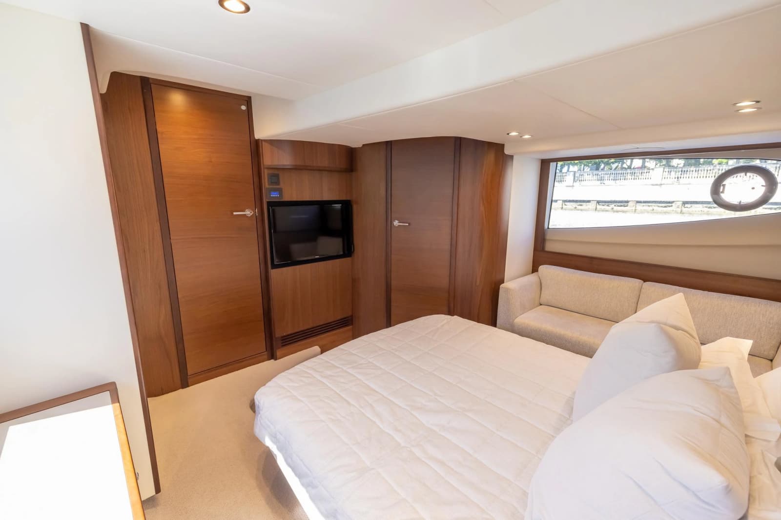 2020 Princess V50 - Photo 31