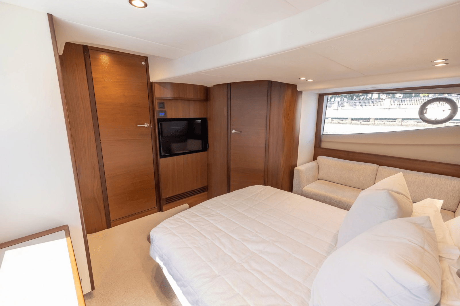 2020 Princess V50 - Photo 31