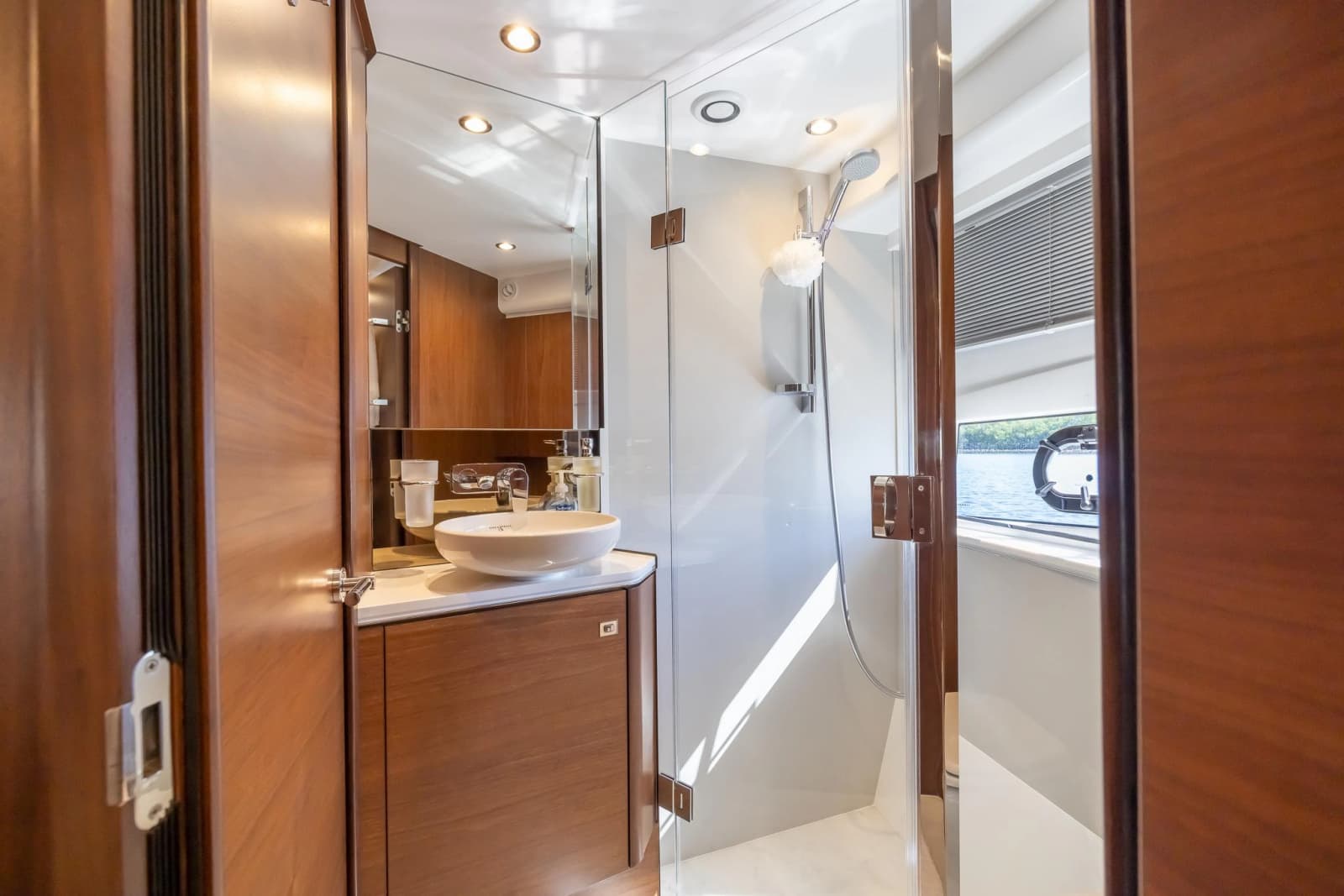 2020 Princess V50 - Photo 28