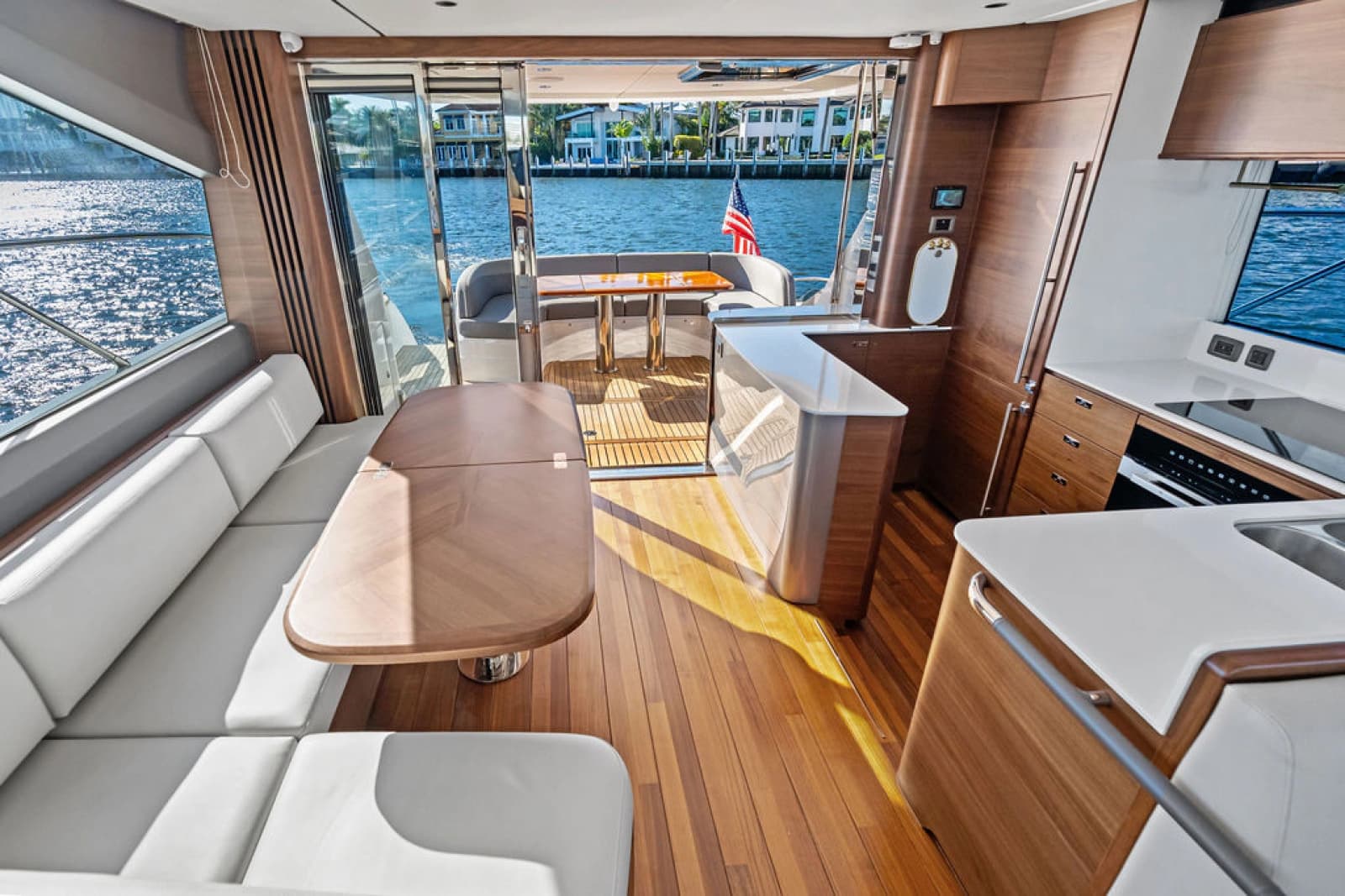 2025 Princess F65 - Photo 24