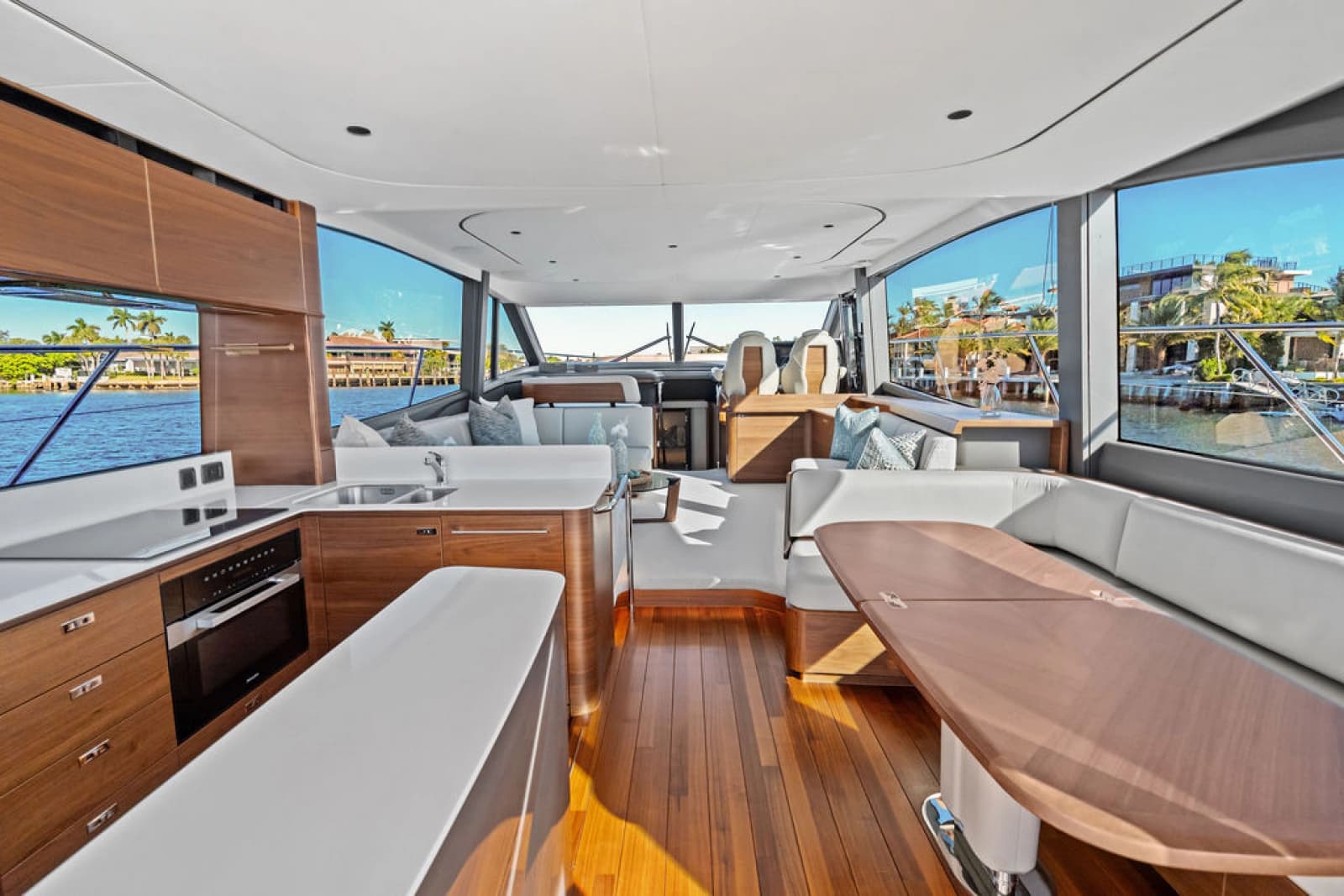 2025 Princess F65 - Photo 23