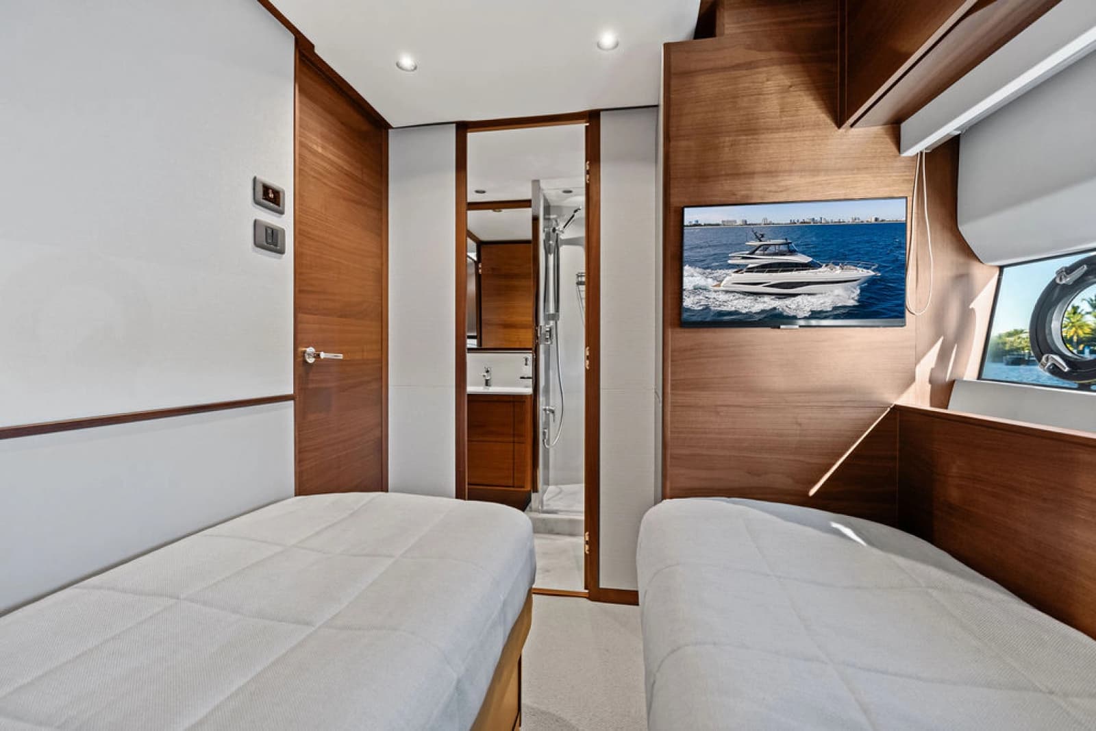 2025 Princess F65 - Photo 37