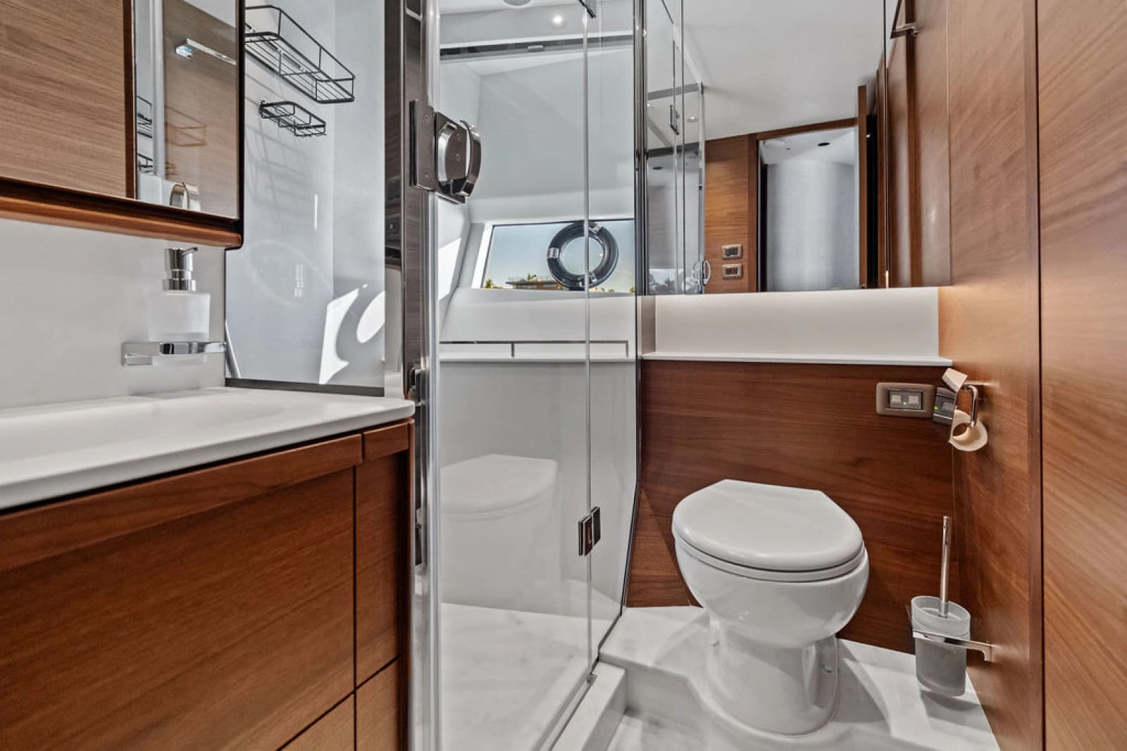 2025 Princess F65 - Photo 38