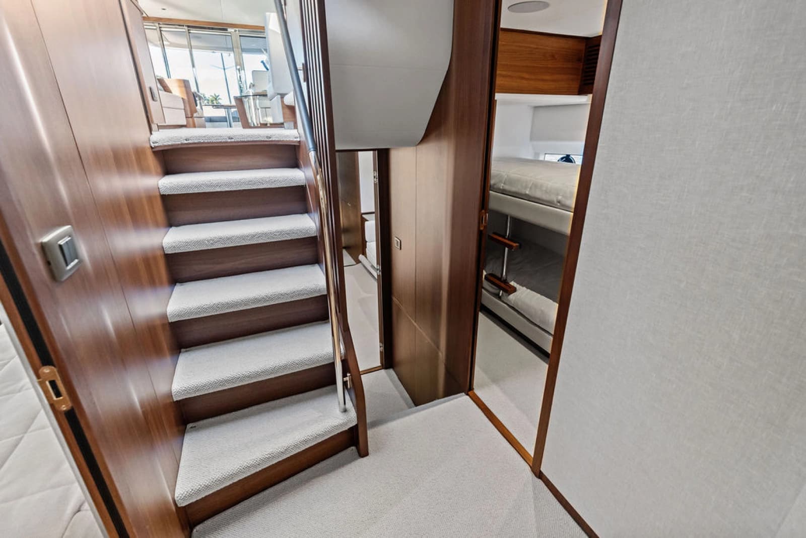 2025 Princess F65 - Photo 31